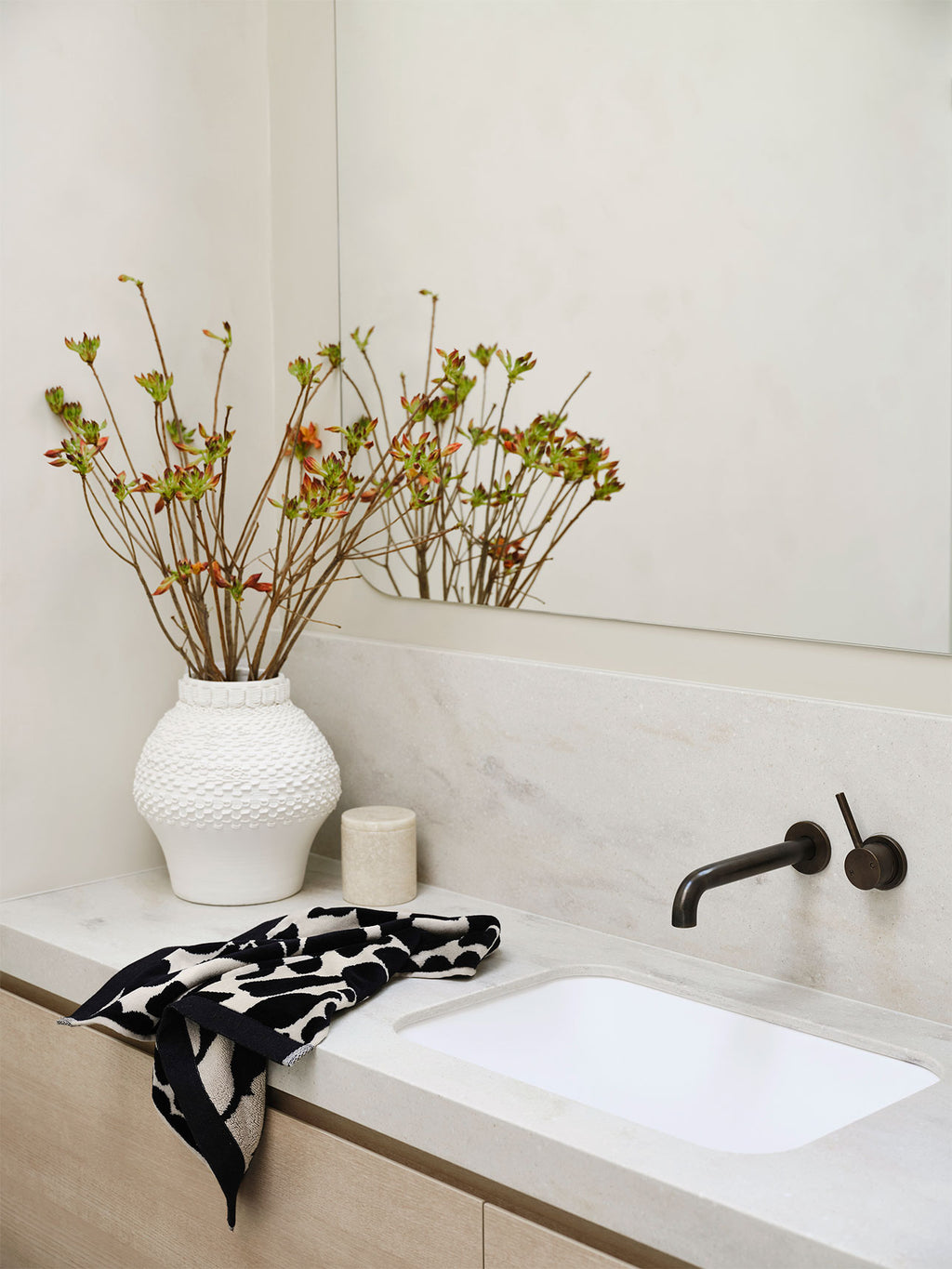 Palma Petal Hand Towel in Black & Sand