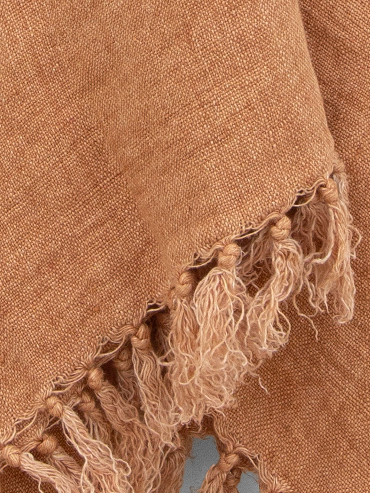 Arles Fringed Linen Throw in Hazelnut