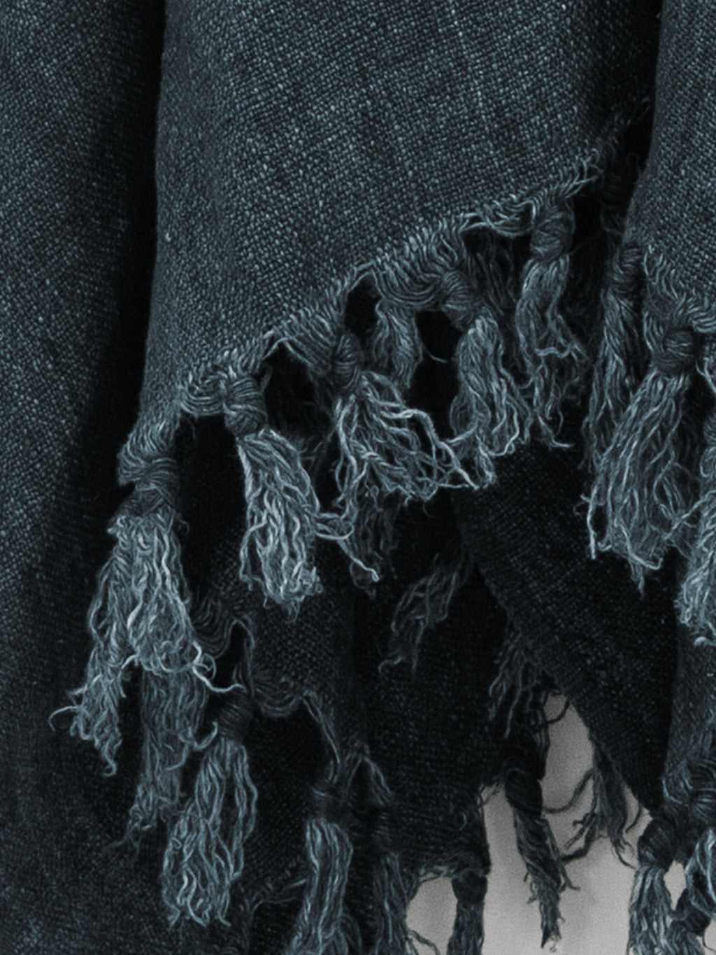 Arles Fringed Linen Throw in Slate