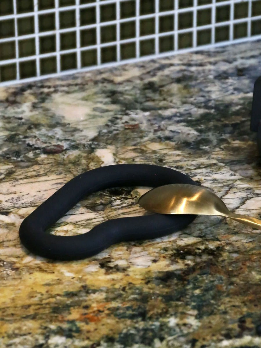 Curve Silicone Trivet in Black
