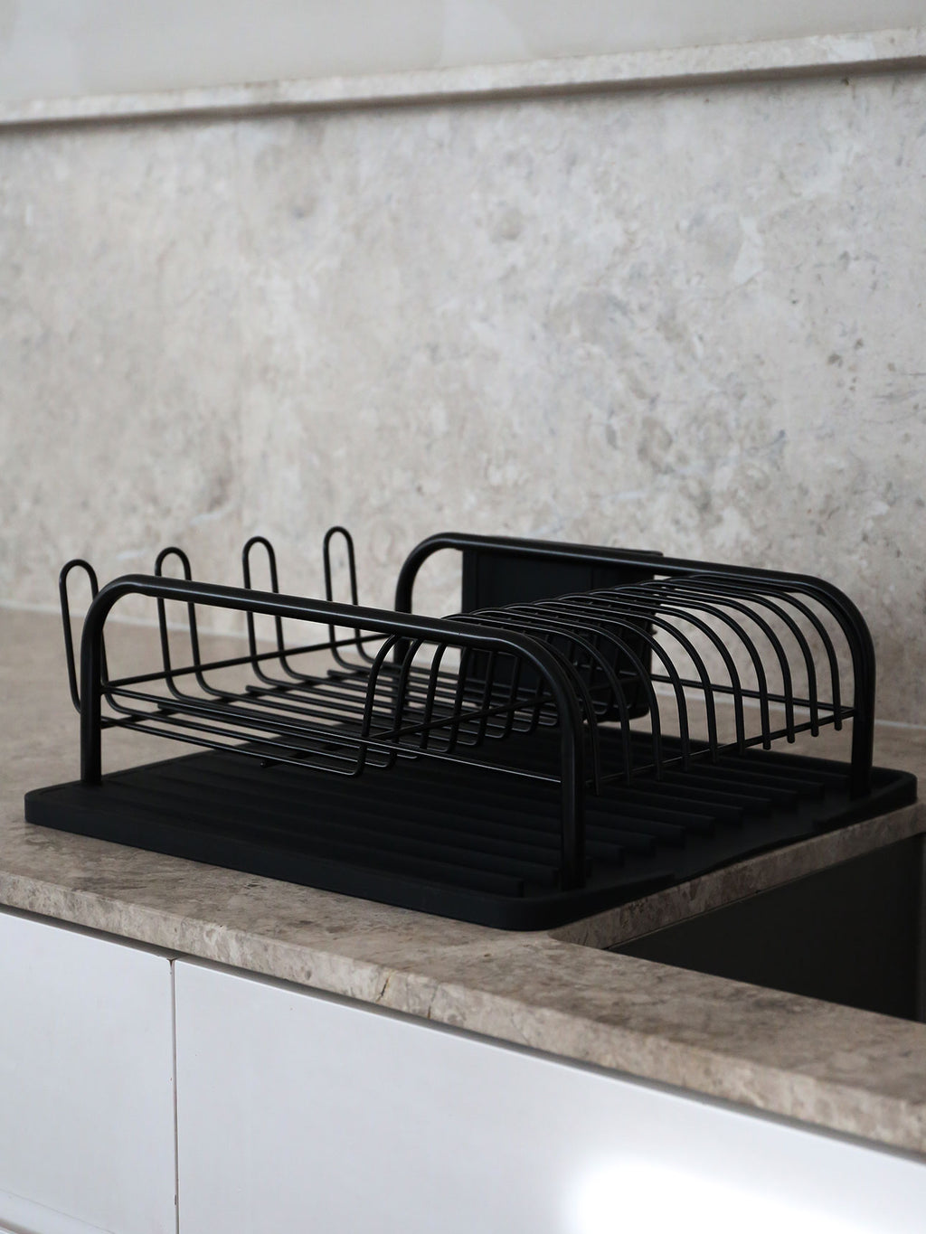 Drip Curve Dish Rack in Black