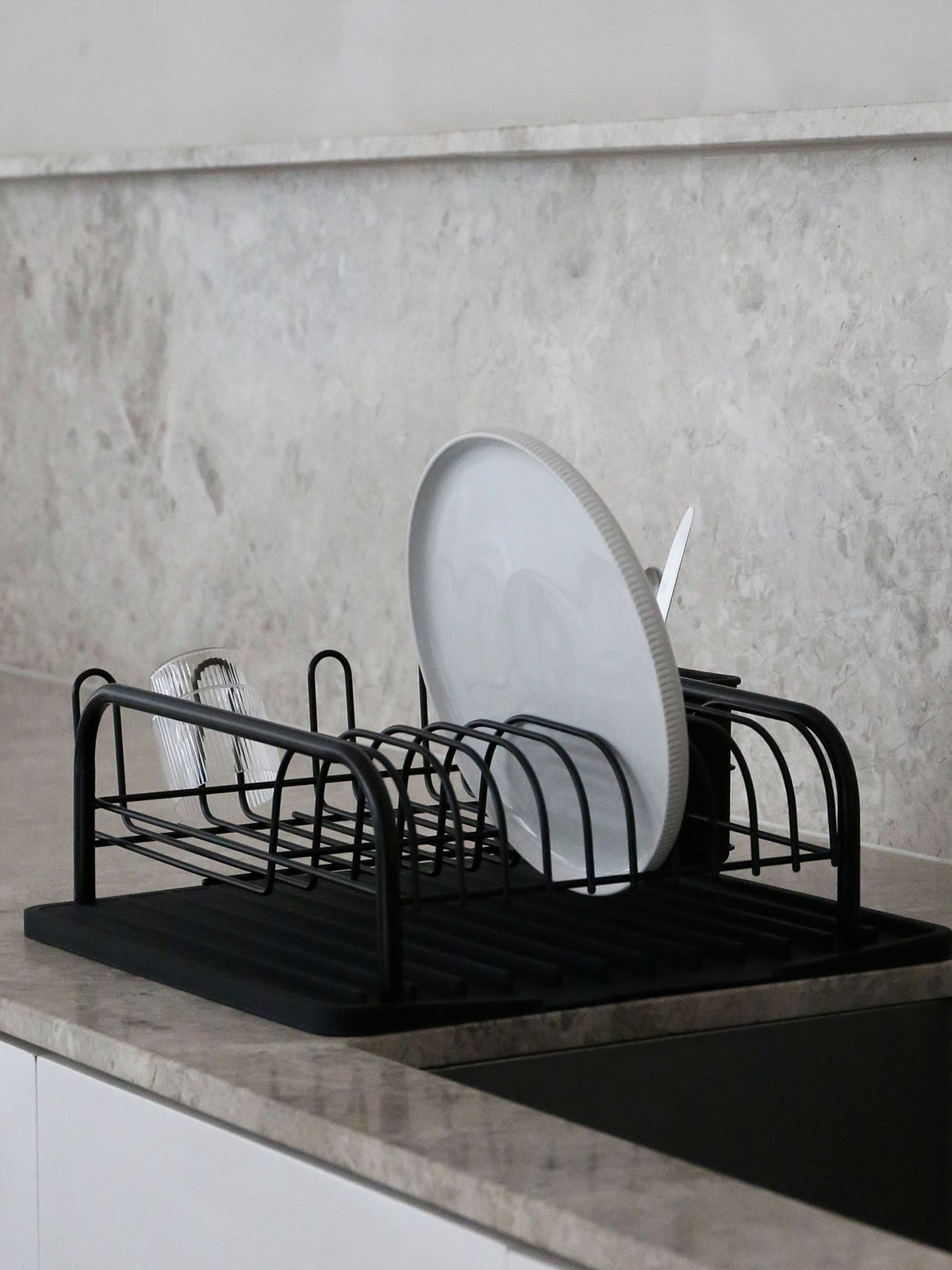 Drip Curve Dish Rack in Black