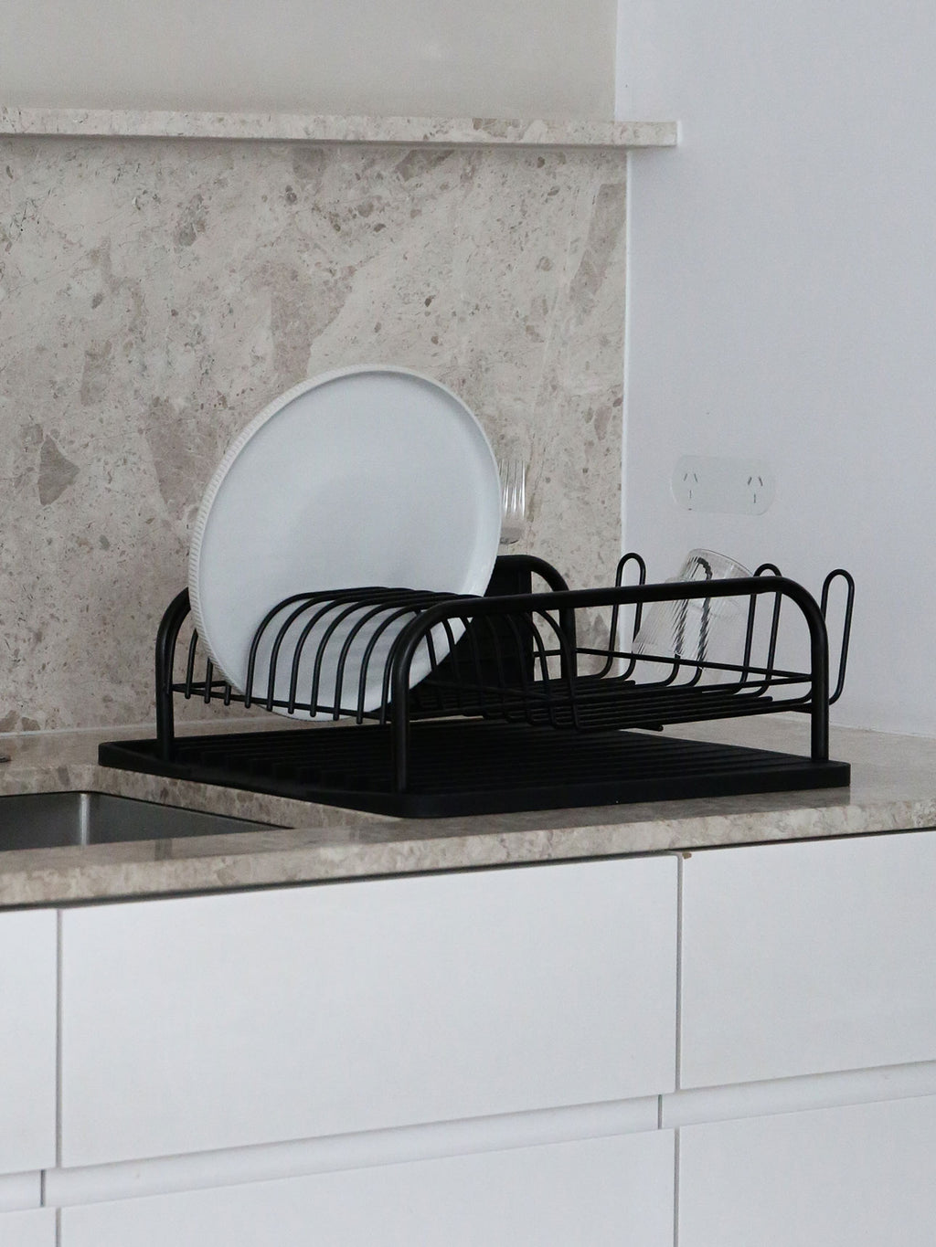 Drip Curve Dish Rack in Black