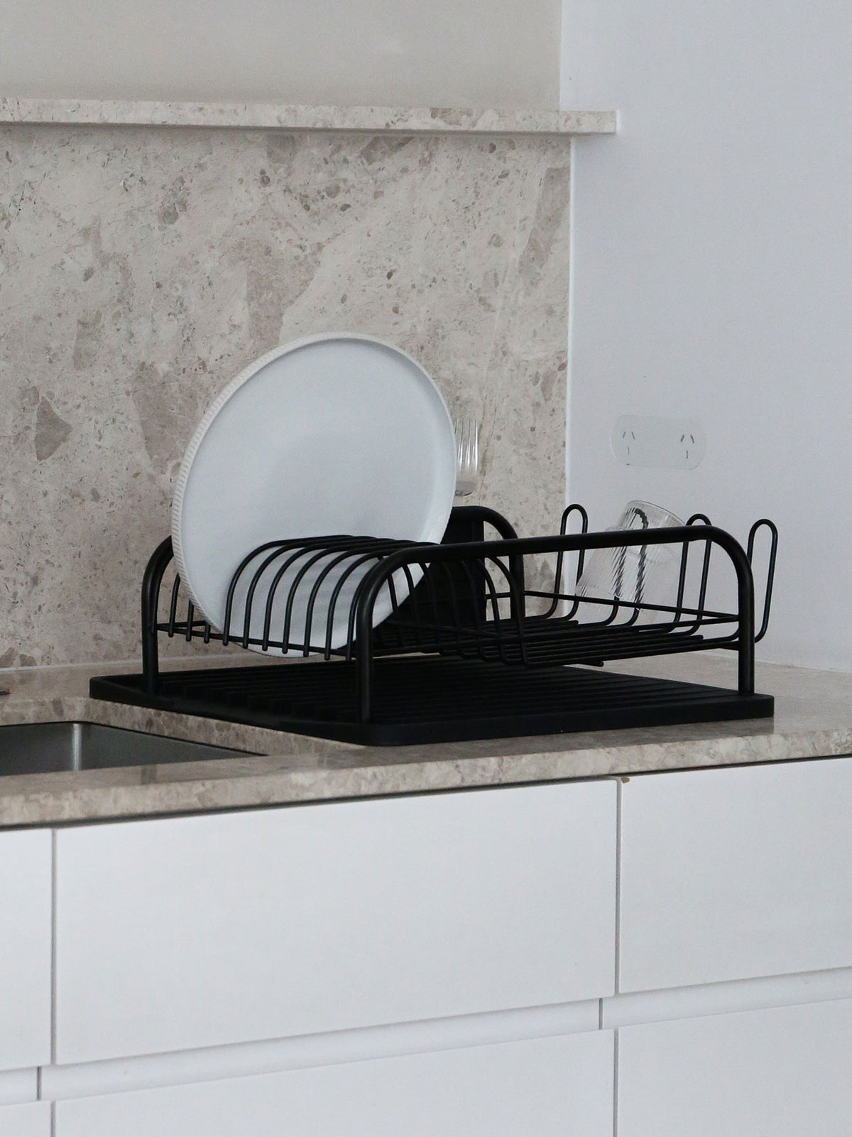 Drip Curve Dish Rack in Black