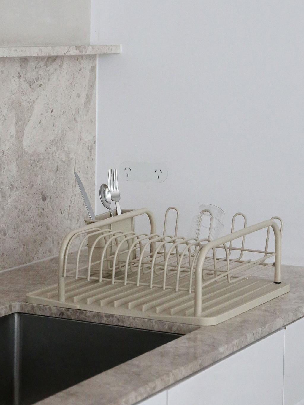 Drip Curve Dish Rack in Sand