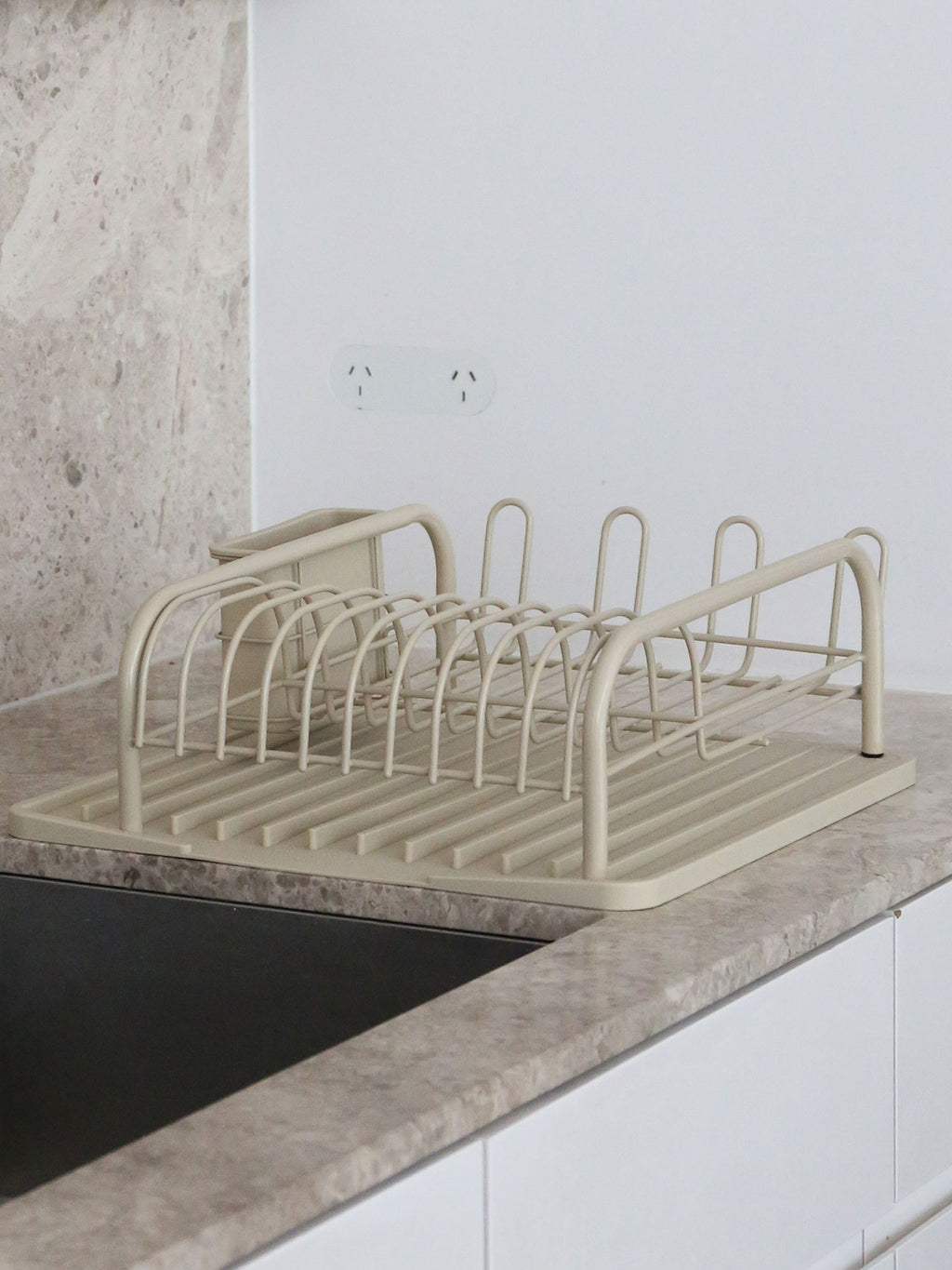 Drip Curve Dish Rack in Sand