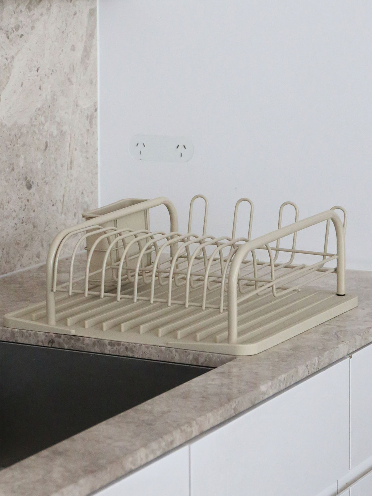 Drip Curve Dish Rack in Sand