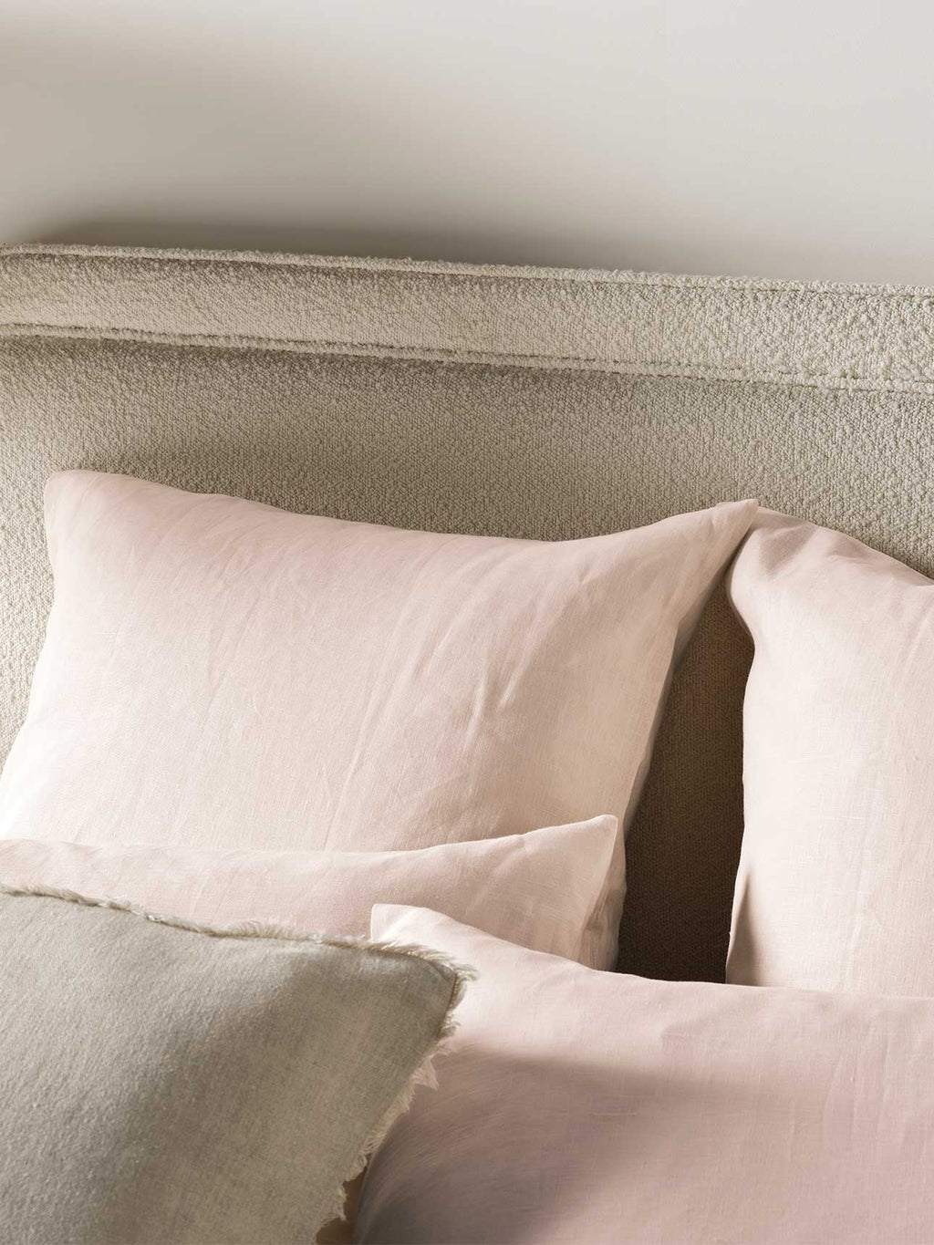 Emile Linen Standard Pillowcase in Blush