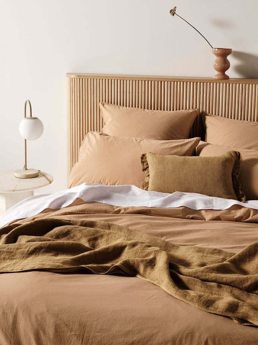 Arles Linen Throw in Bronze
