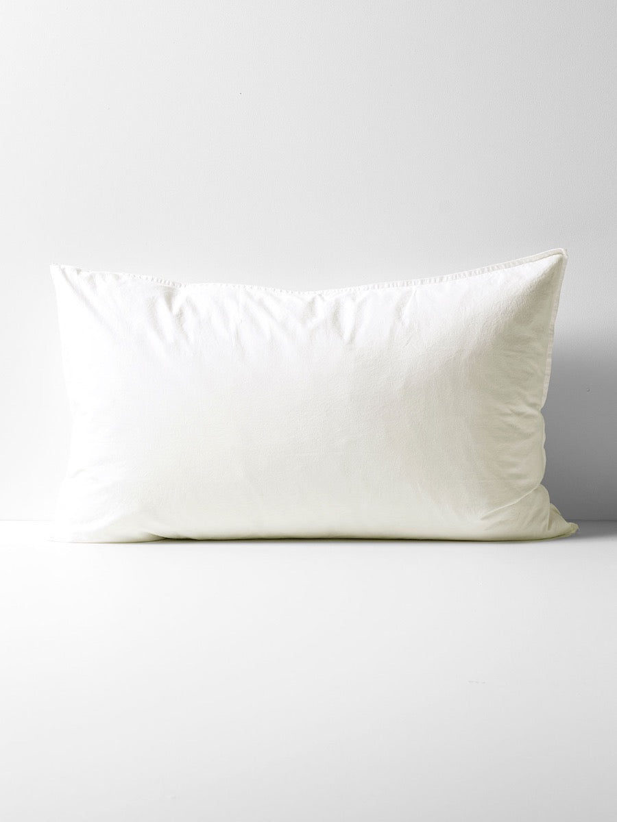 Evie Stonewash Organic Cotton Standard Pillowcase in Cloud White