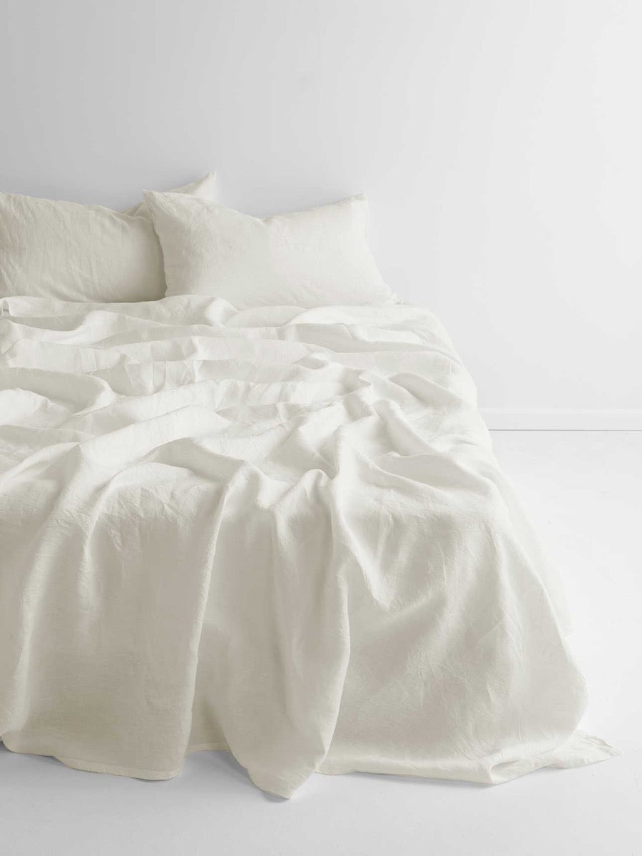 Evie Stonewash Organic Cotton Standard Pillowcase in Cloud White