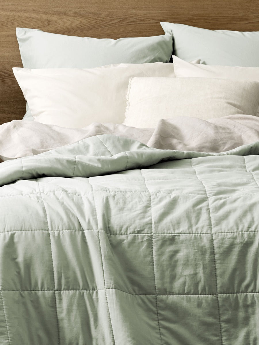 Halo Organic Coverlet in Peppermint