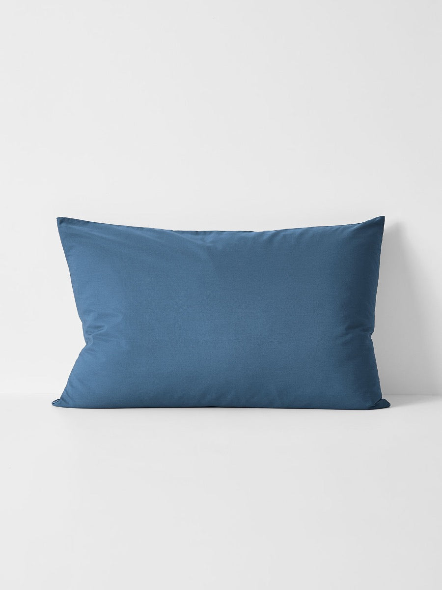 Halo Organic Cotton Standard Pillowcase in Bijou Blue