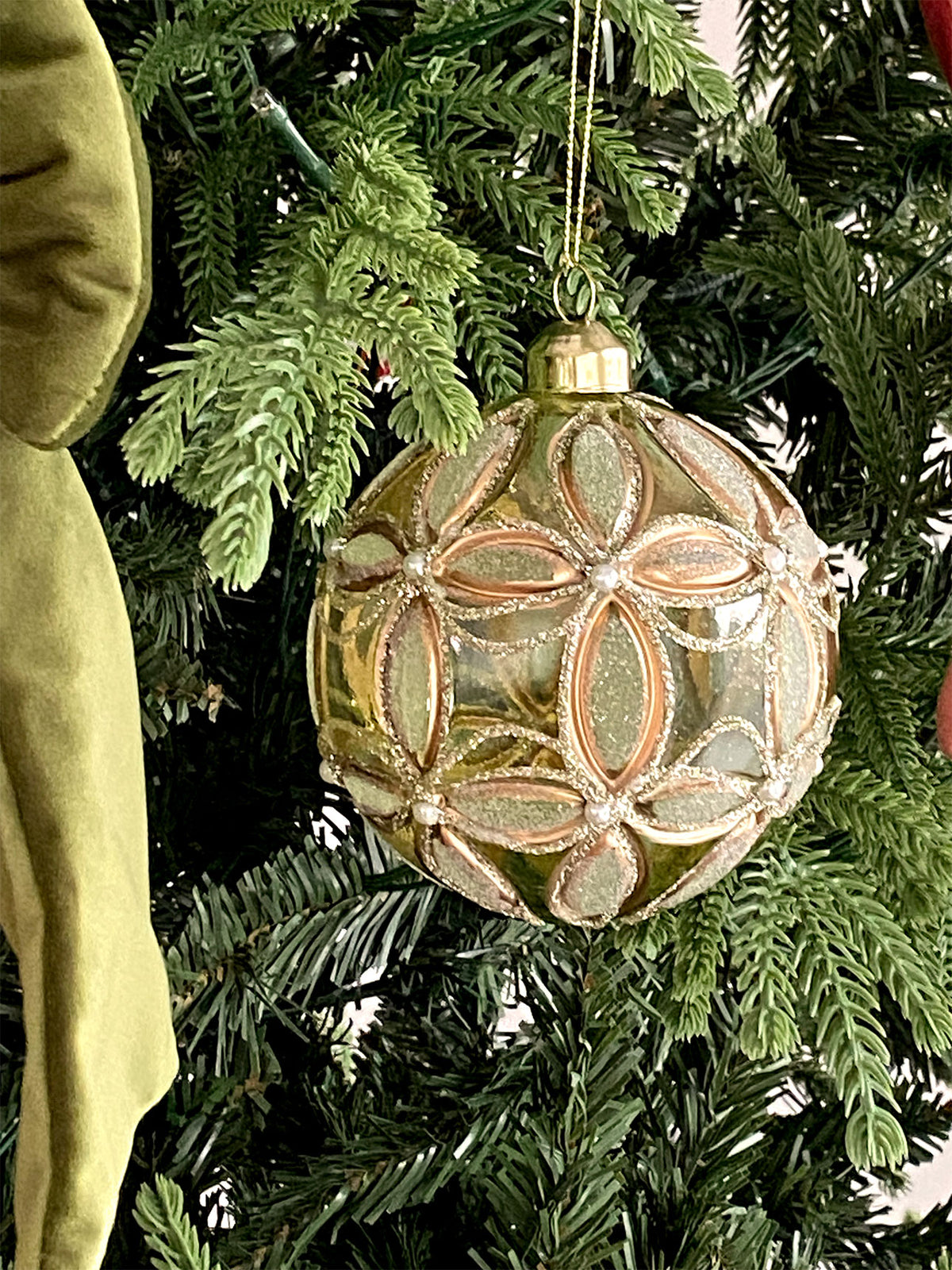 Embossed Fleur Bauble in Sage