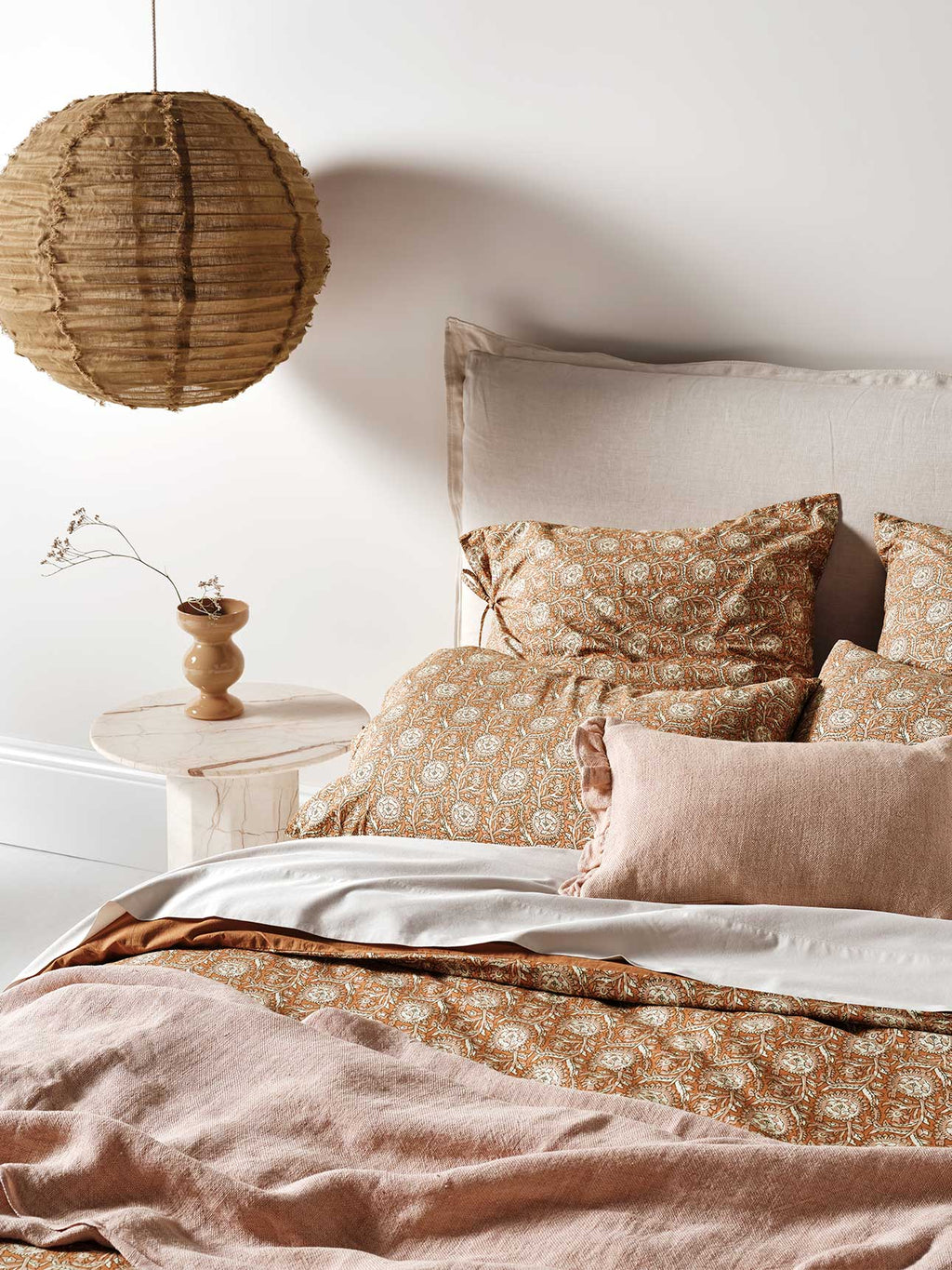Arles Linen Throw in Shell