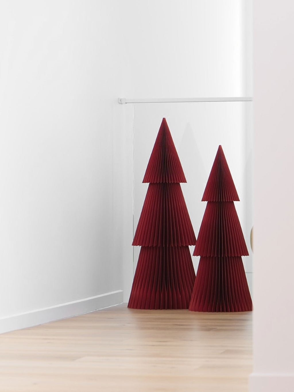 Deluxe Paper Standing Tree in Classic Red (95cm)