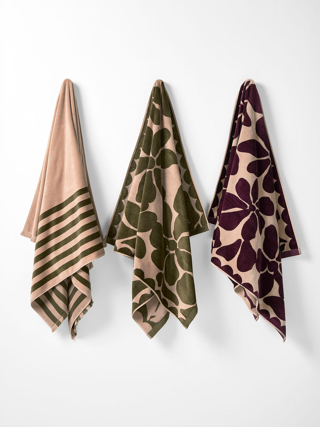 Palma Petal Australian Cotton Beach Towel in Mulberry & Shell