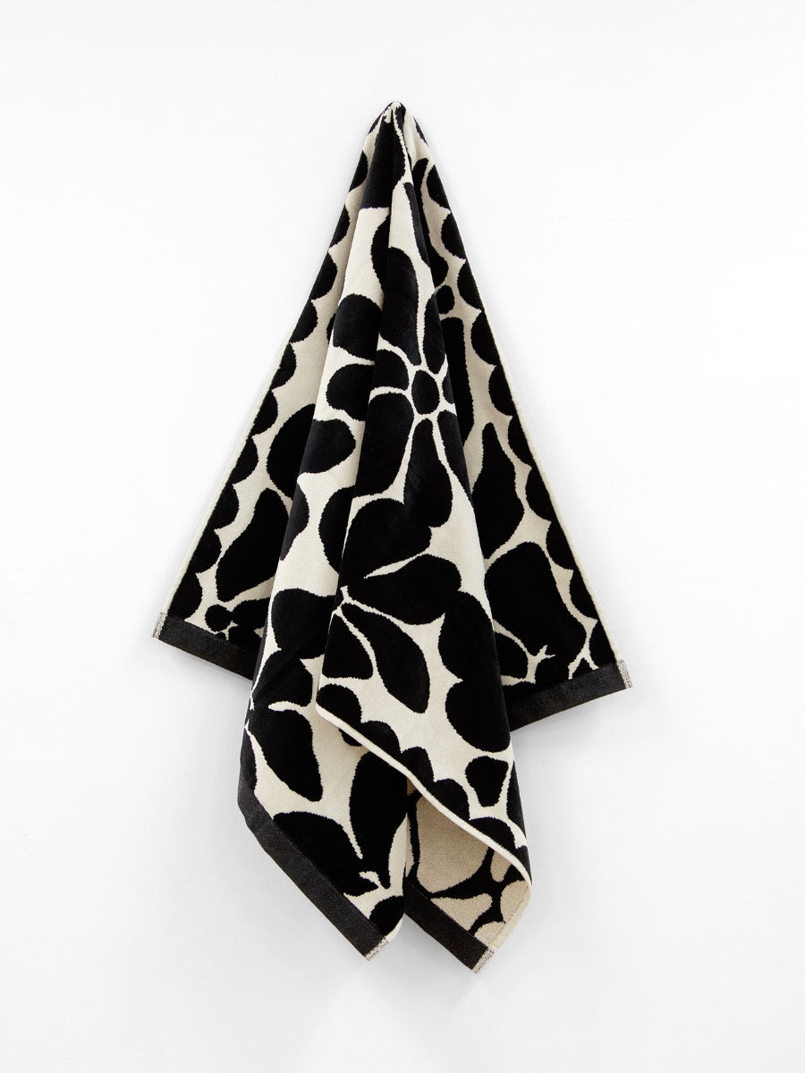 Palma Petal Bath Towel in Black & Sand