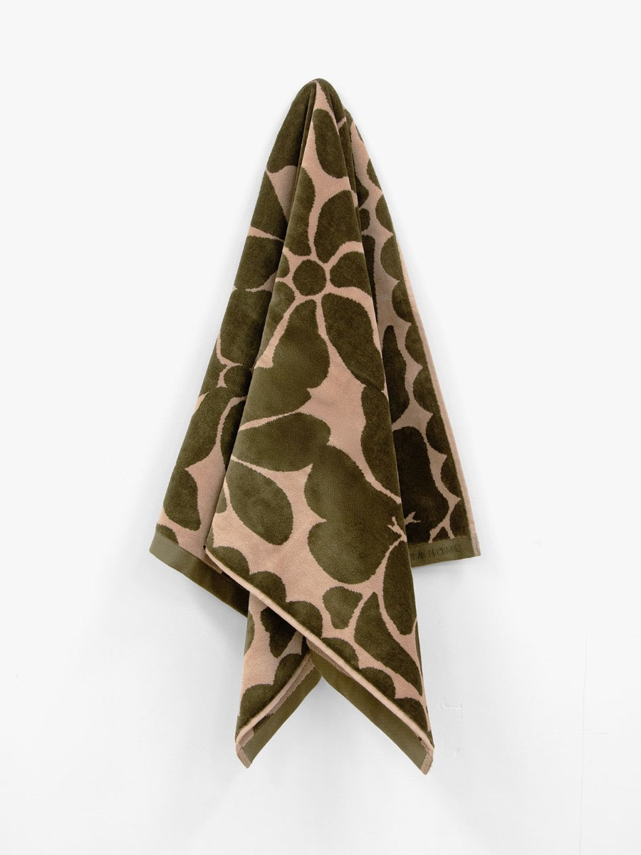 Palma Petal Bath Towel in Caper & Shell