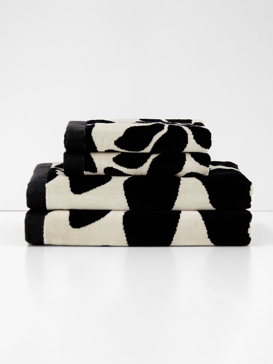 Palma Petal Bath Towel Set in Black & Sand