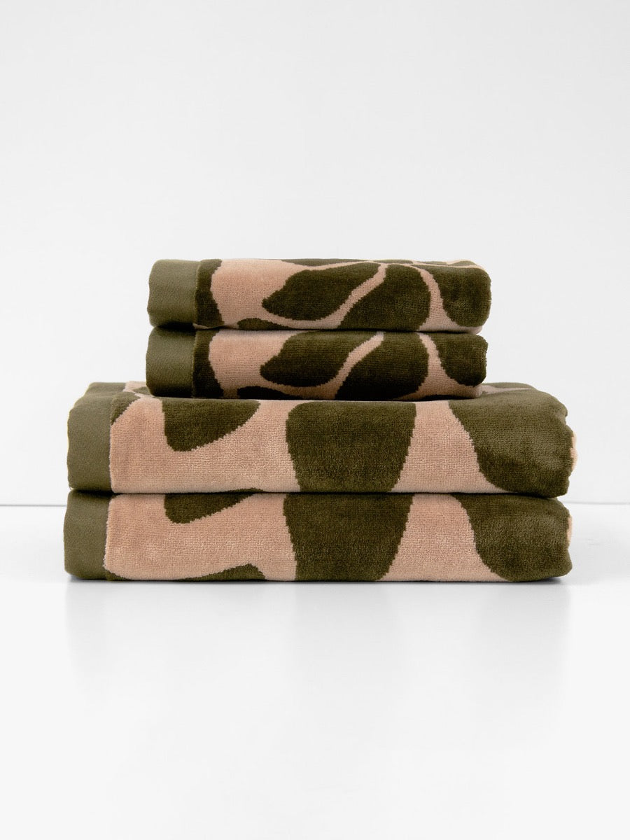Palma Petal Bath Towel in Caper & Shell