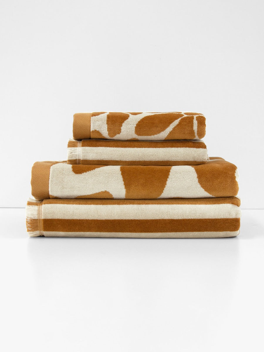 Palma Petal & Stripe Bath Towel Set in Bronze & Sand
