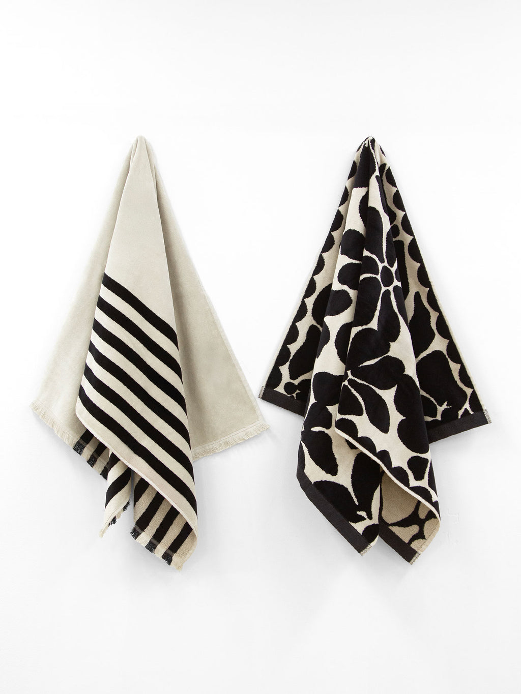 Palma Petal & Stripe Bath Towel Set in Black & Sand