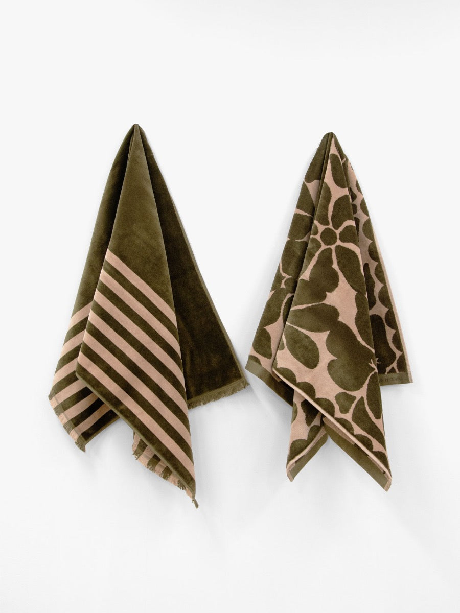 Palma Petal Bath Towel in Caper & Shell