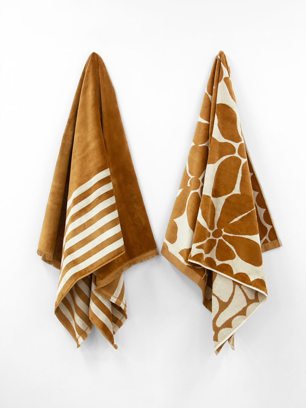 Palma Petal Australian Cotton Beach Towel in Bronze & Sand