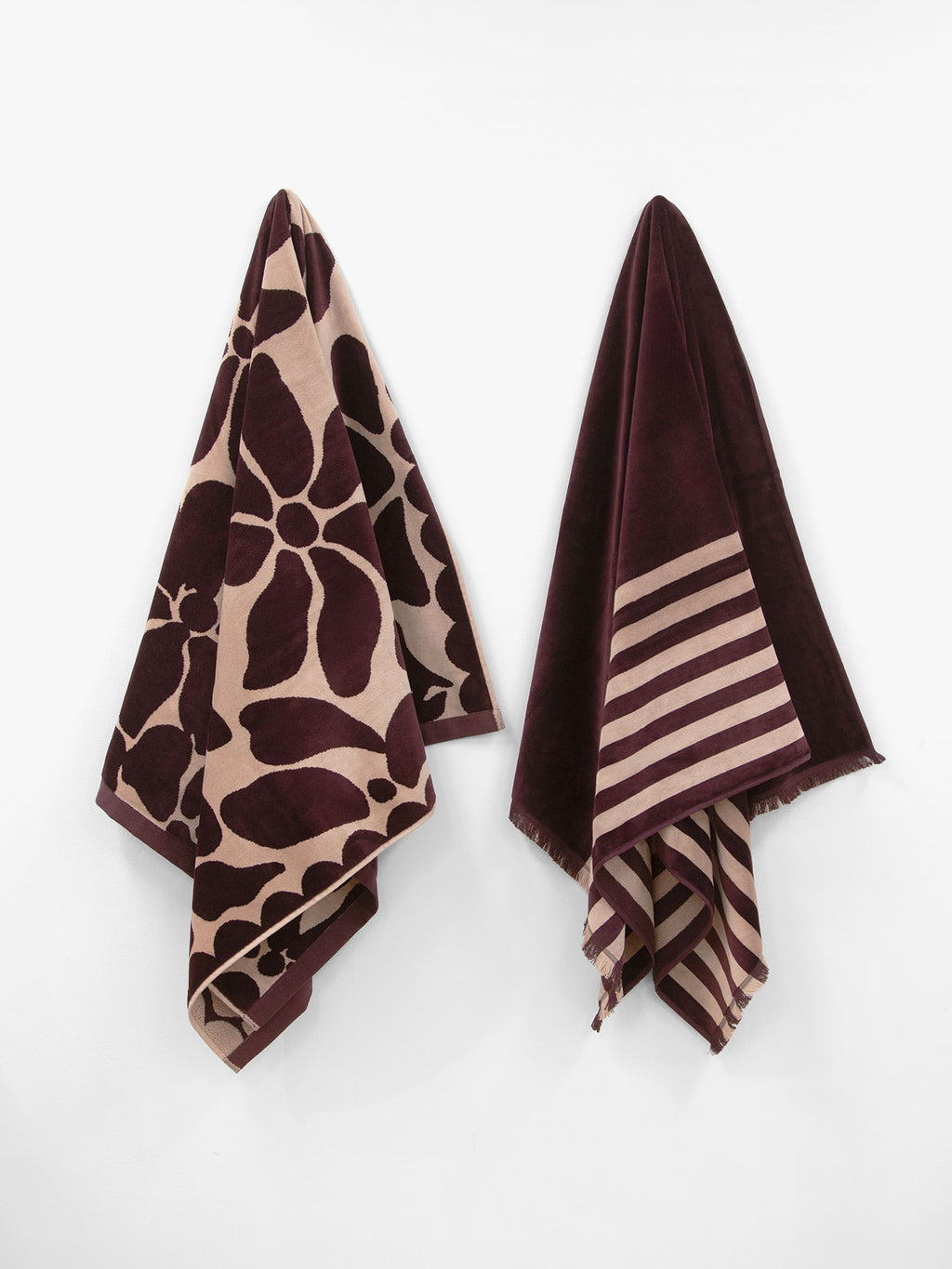 Palma Petal Australian Cotton Beach Towel in Mulberry & Shell