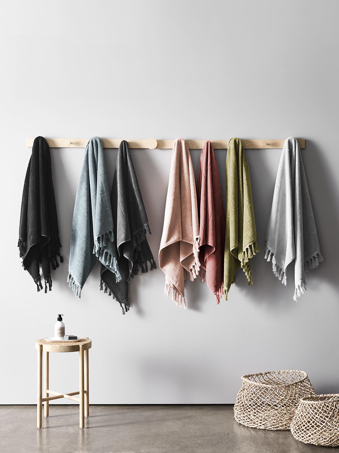 Paros Bath Towel Set in Black