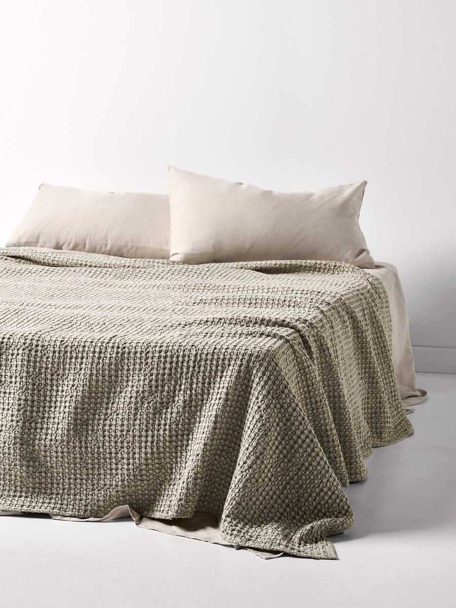 Stonewash Waffle Bed Cover in Feather