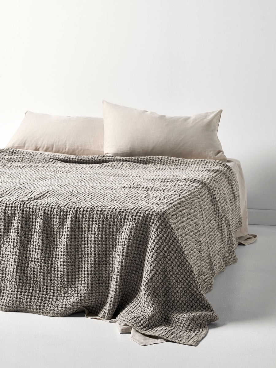 Stonewash Waffle Bed Cover in Smoke